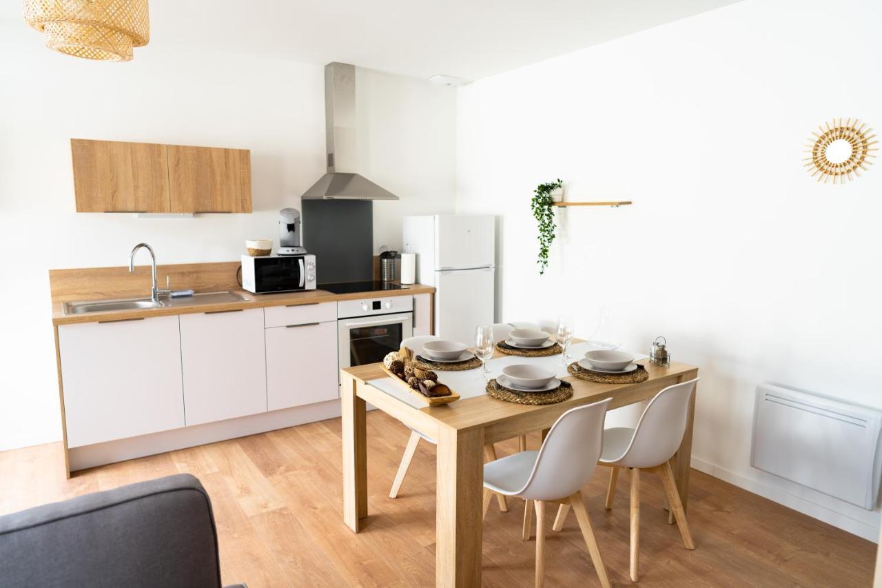 Spacieux Appartement Avec Parking Prive A Saumur Exterior photo